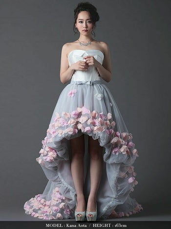 キャバドレス [LaLaTulle/ララチュール] 立体フラワーデザイン　シンプルトップ ロングテールドレス(ホワイト×グレー)[さくりな]