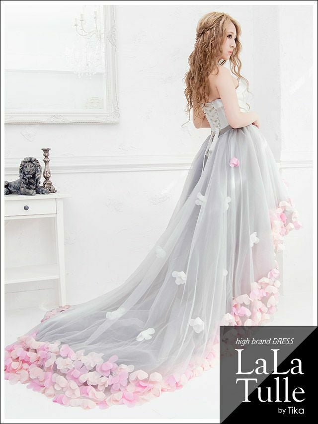 キャバドレス [LaLaTulle/ララチュール] 立体フラワーデザイン　シンプルトップ ロングテールドレス(ホワイト×グレー)[さくりな]