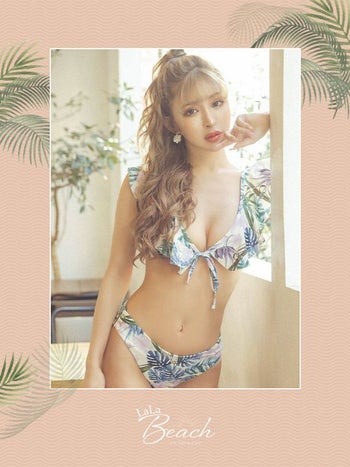 ショルダー フリル リボン ワンカラー 三角 ビキニ[ホワイト/リーフ柄][ゆんころ 久保七瀬/水着着用]