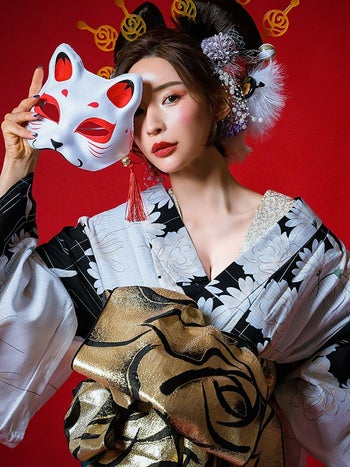 [花魁浴衣]白地×菊柄 花魁 ゆかた5点SET[浴衣＋下駄＋平帯＋兵児帯＋肌襦袢][石原彩香着用]