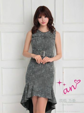 an[アン]フリル マーメイド ツイード ノースリーブ ミディアム丈 高級ひざ丈ドレス[ライトグレー][きほ/キャバドレス着用][3300-2]