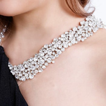 シンプル ドレープデザイン ネックビジュー　エレガント ファスナースリットタイト ミディアム ひざ丈ドレス