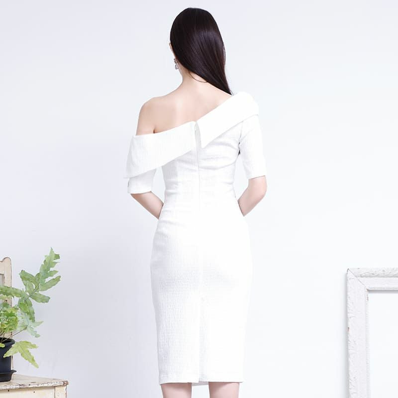  スリーブデザイン アシンメトリー パールボタン ワンショルダー タイトミディアム ひざ丈ドレス