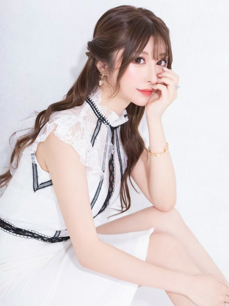 美品★Andy★切り替えレースドレス 白 S Andy/アンディ】フレンチスリーブ レース スリット 切り替え