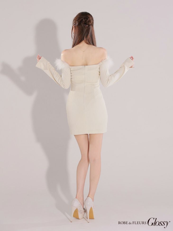 Glossy by ROBE de FLEURS/グロッシー】オフショルダー ファー 長袖