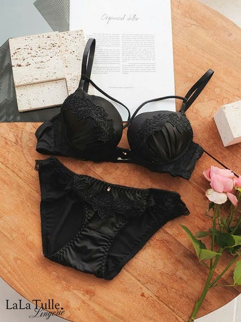 勝負下着 チャーム付き ケミカルレース クロスコード カップ ブラジャー＆ショーツ 3点セット