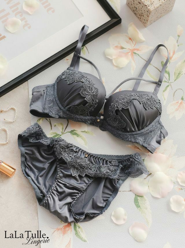 勝負下着 クロスコード チャーム付き クラシカルレース カップ ブラジャー＆ショーツ 3点セット