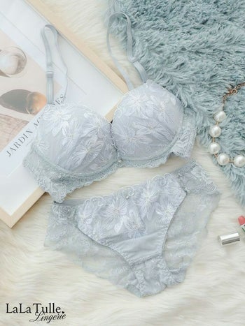 勝負下着 チャーム付き クラシカル レース カップ ブラジャー＆ショーツ 2点セット