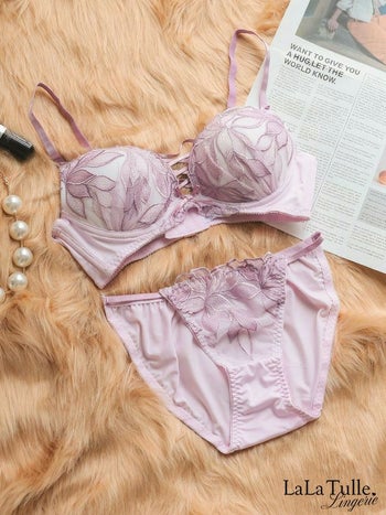 勝負下着 編み上げ フラワー　レース カップ ブラジャー＆ショーツ 2点セット