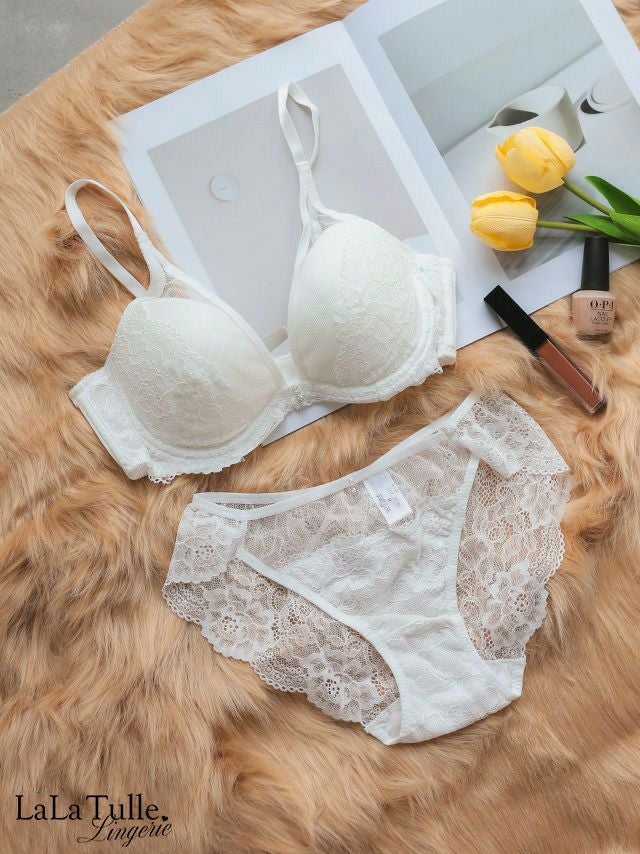 勝負下着 ホワイト 総レース　チャーム付き カップ ブラジャー＆ショーツ 2点セット