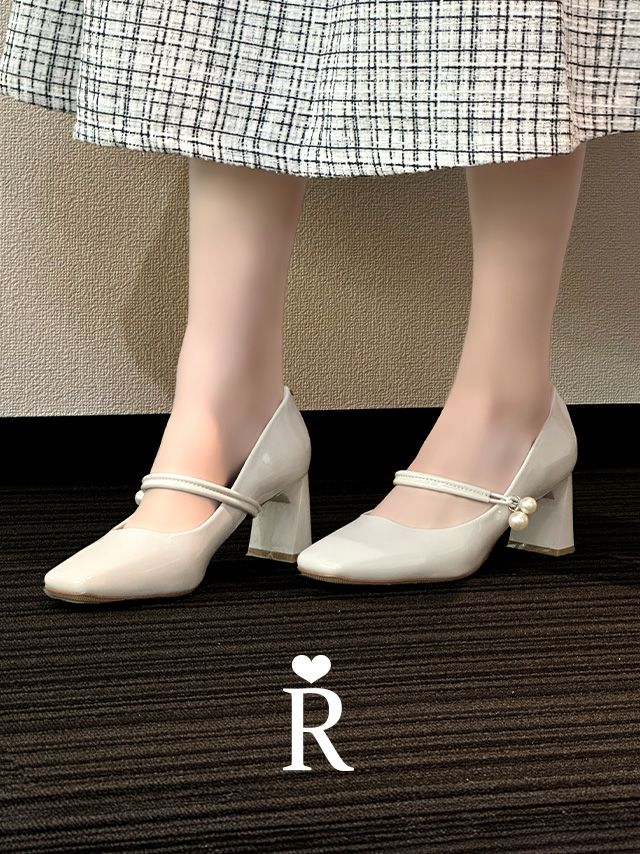 キャバヒール パール装飾 ストラップ付き 太ヒール エナメル パンプス