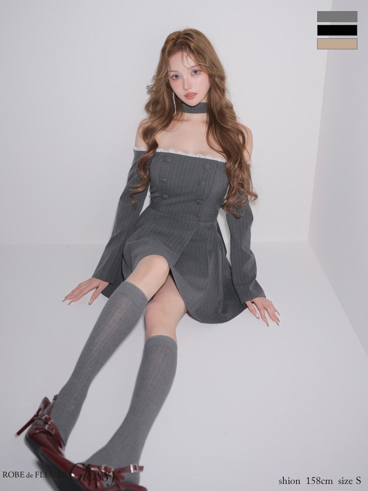 キャバドレス Glossy by ROBE de FLEURS グロッシー チョーカー付き オフショルダー レース 長袖 ダブルボタン ストライプ フレアミニドレス