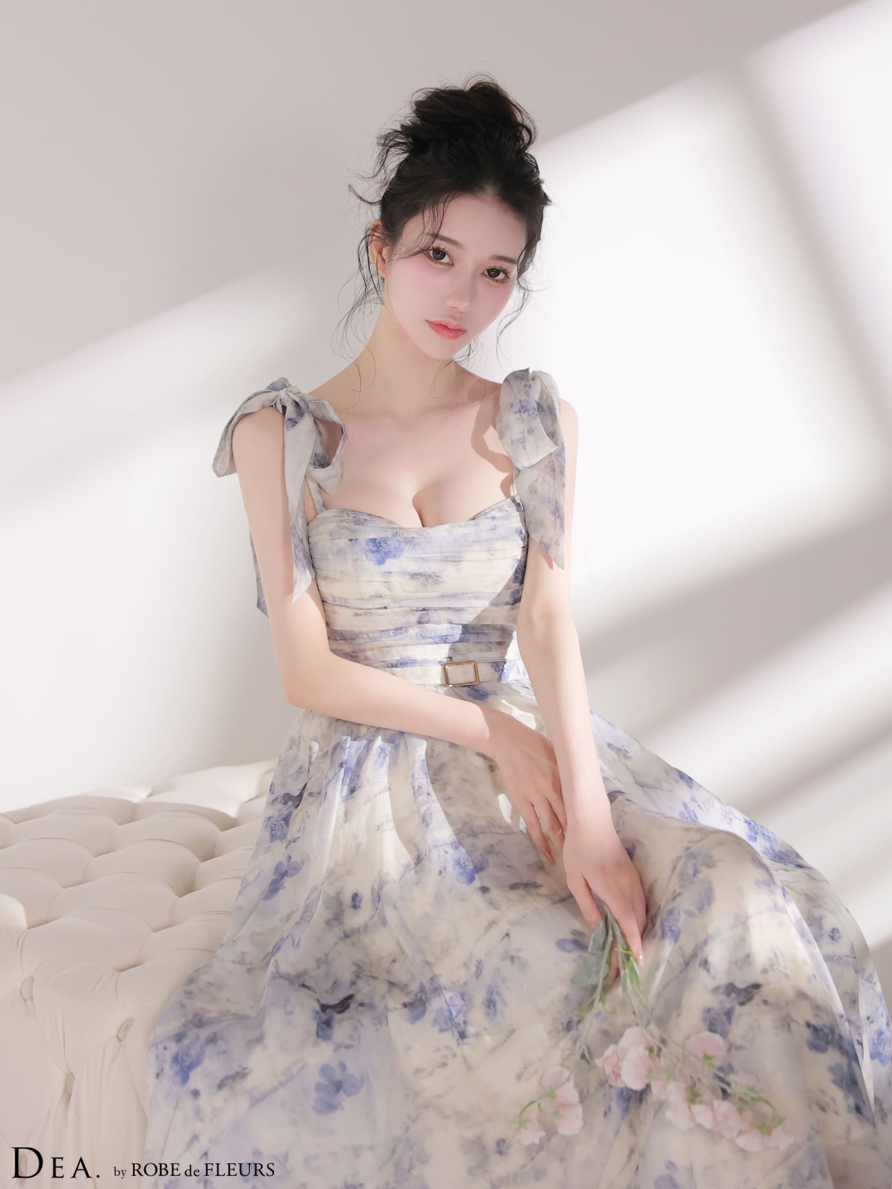 DEA. by ROBE de FLEURS ブラーフローラルギャザーリボンロン DEA.by ROBE de FLEURS/ディア】リボン ギャザー ブラーフローラル